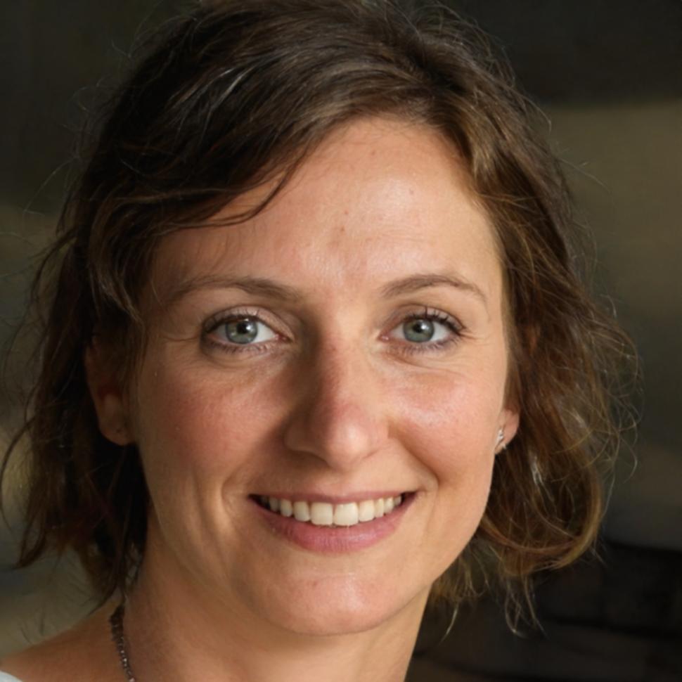 Retrato de Clara Mendes, consultora de gestão de dívidas